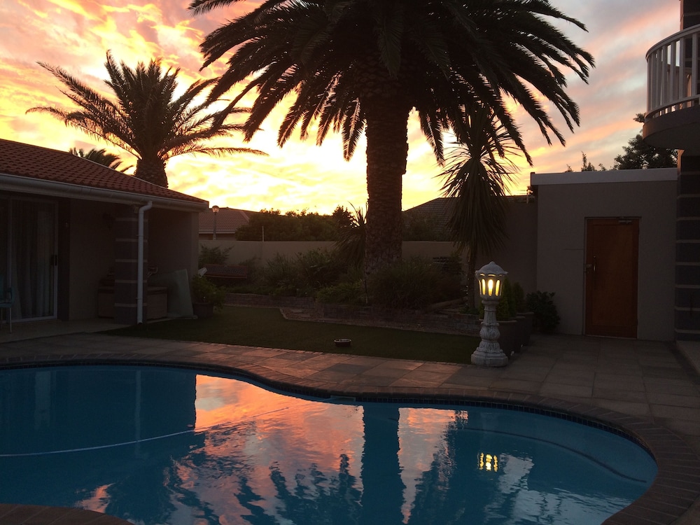 Atlantic Beach Villa 24/50