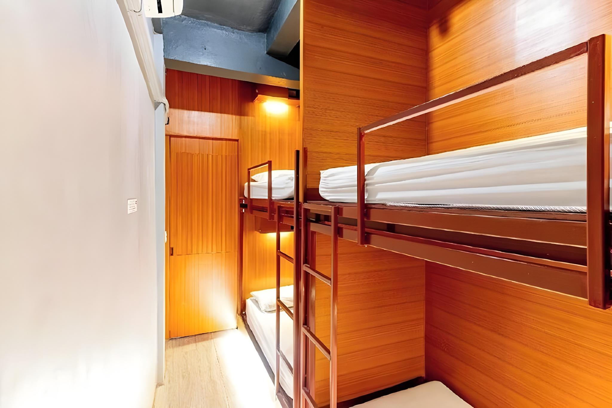 Economy, 2 Double Beds, No Window