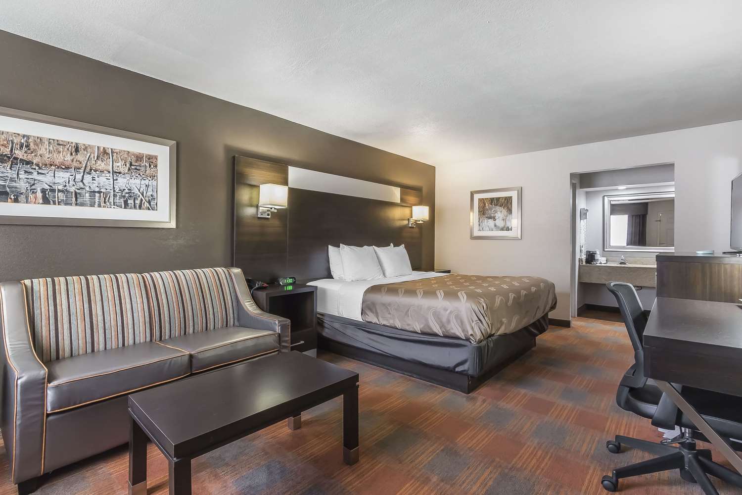 Quality Inn & Suites Stuttgart North 7/23