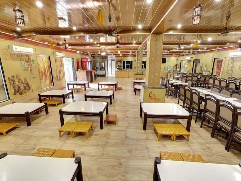 SAAVAJ RESORT 18/36