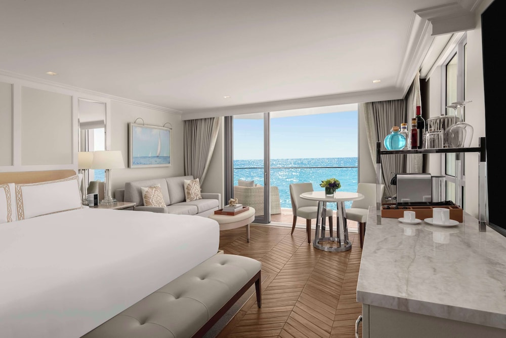 Premium, Studio, King Bed, Ocean Front, Corner, Accessible