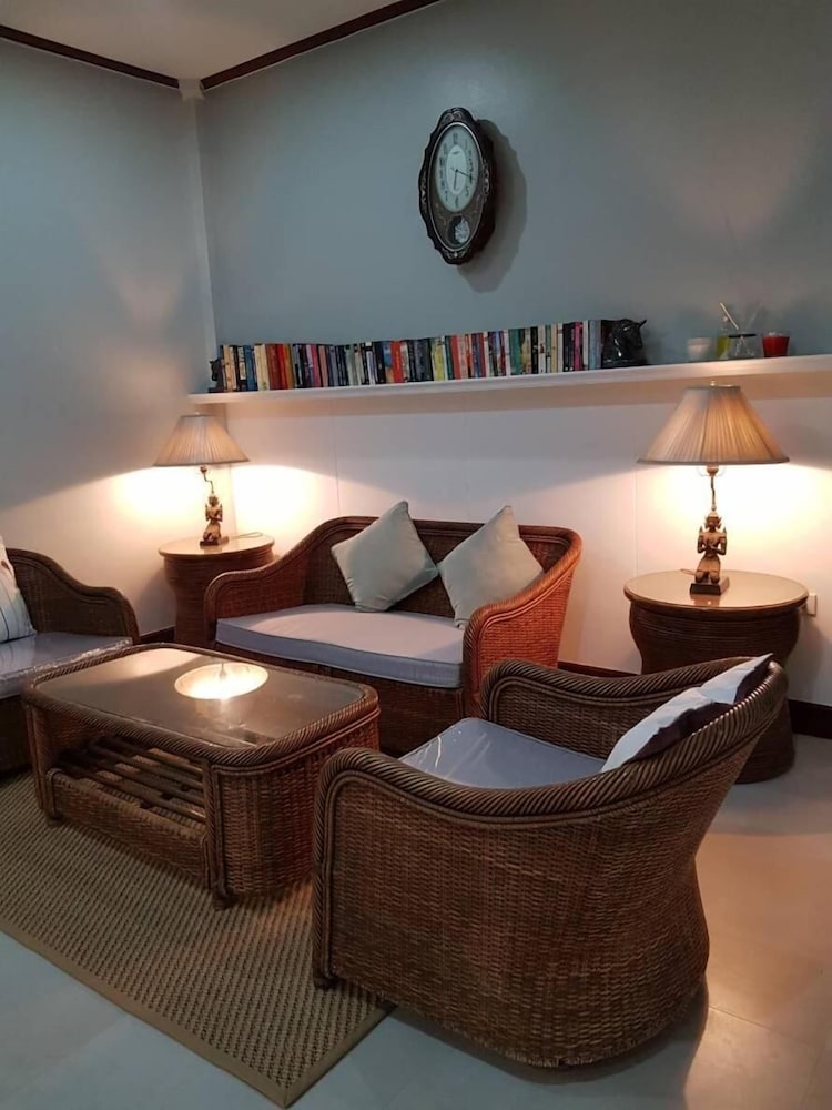 Baan Busarin Hotel 36/46