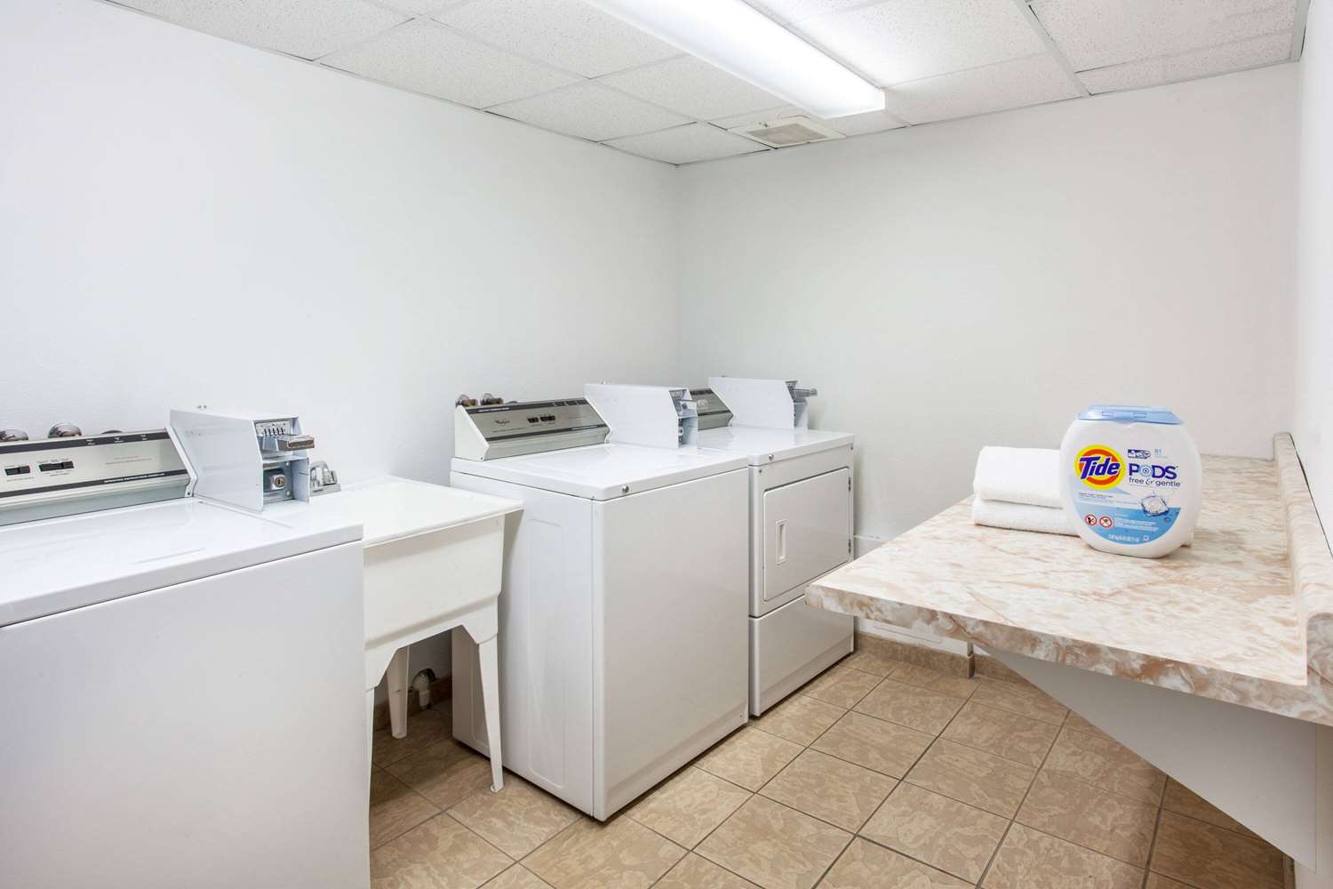 Super 8 By Wyndham Truro Ns 22/26