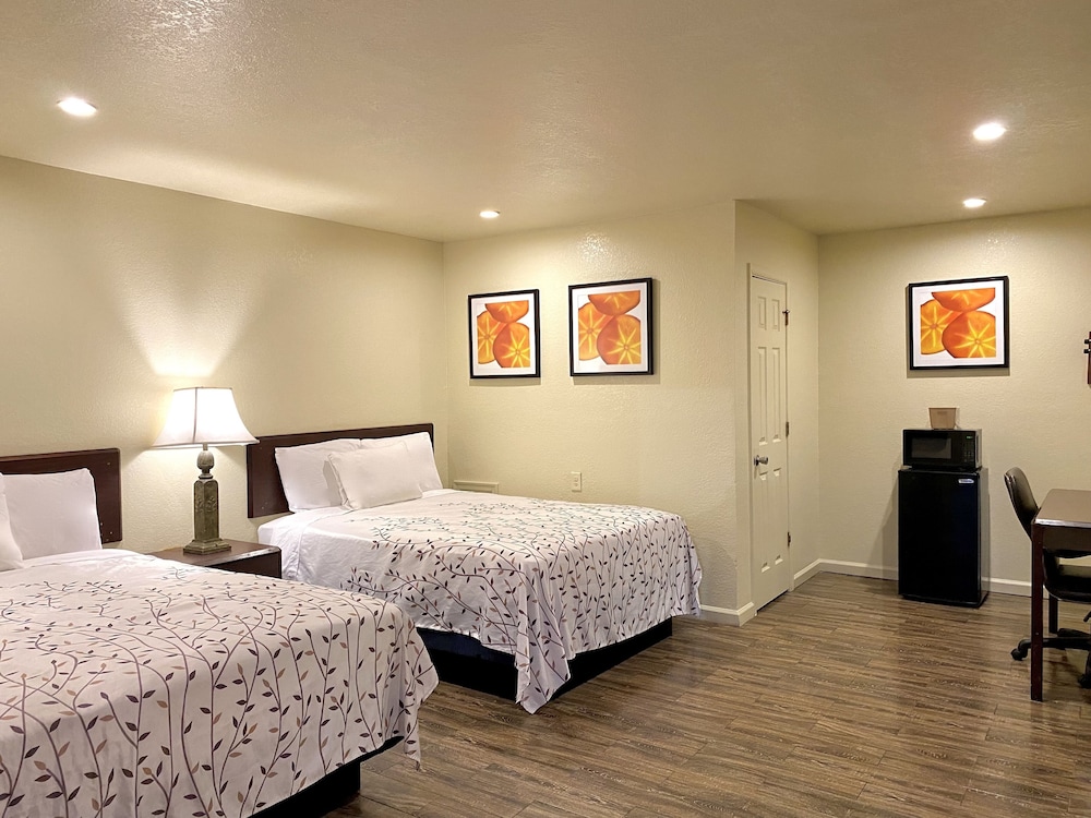 Whistling Pines Motel 18/31