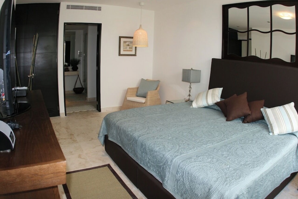 The Elements Oceanfront & Beachside Condo Hotel 12/50