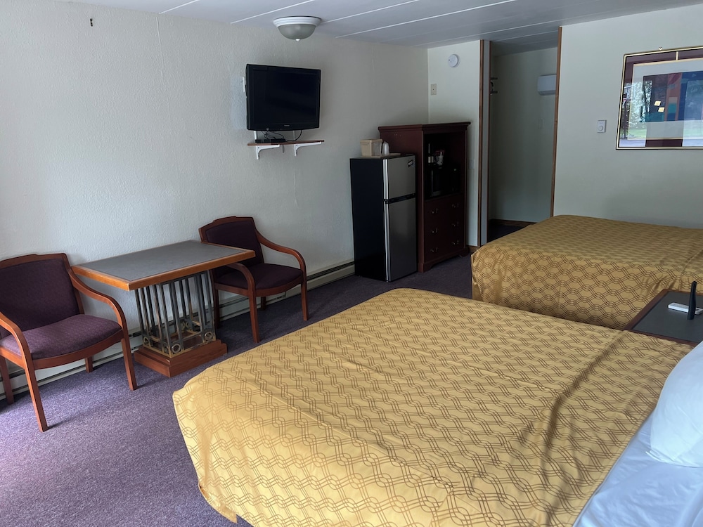 Amber s Inn & Suites 52/71