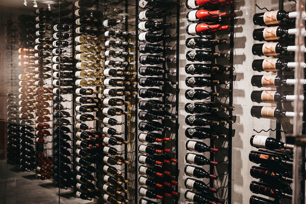 Wine Stone Inn 61/64