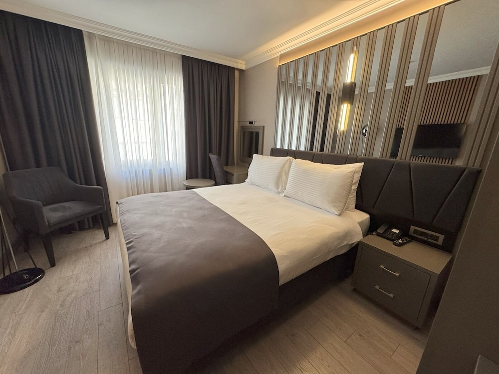 Aven Hotel 35/60