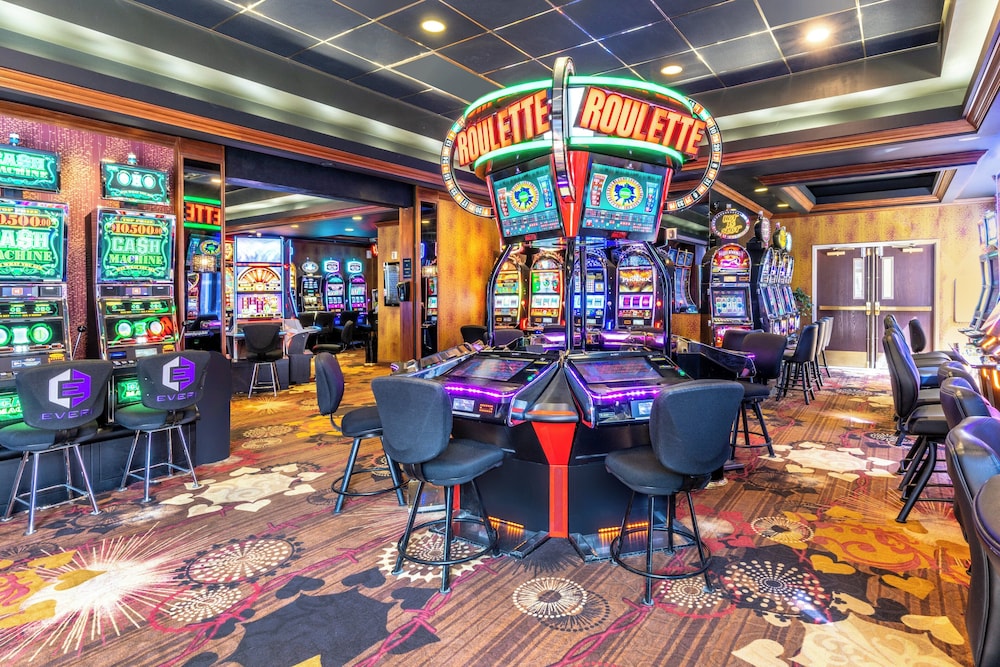 Holiday Inn Express And Suites Deadwood Gold Dust Casino 74/78