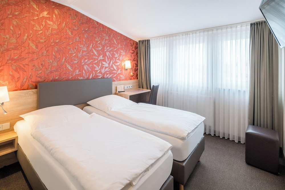 Room, Twin Beds