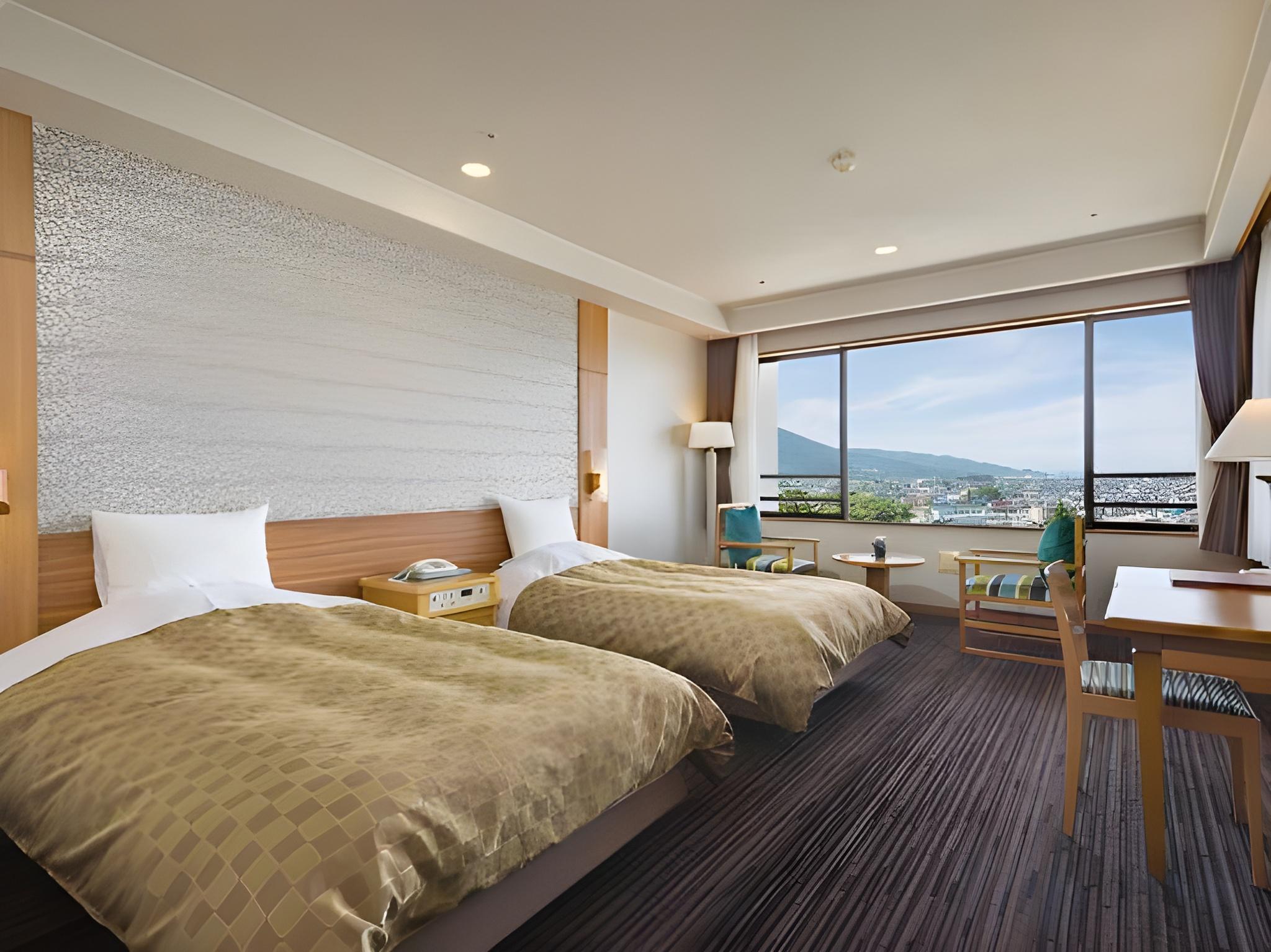 Central, Deluxe, Twin Beds