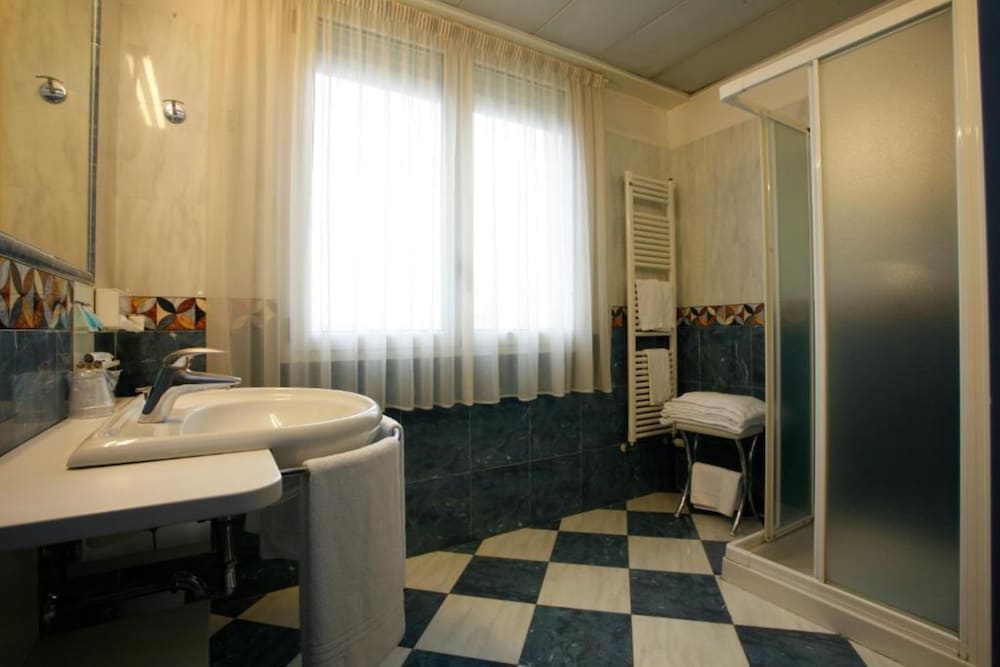 Bleis Hotel 47/50