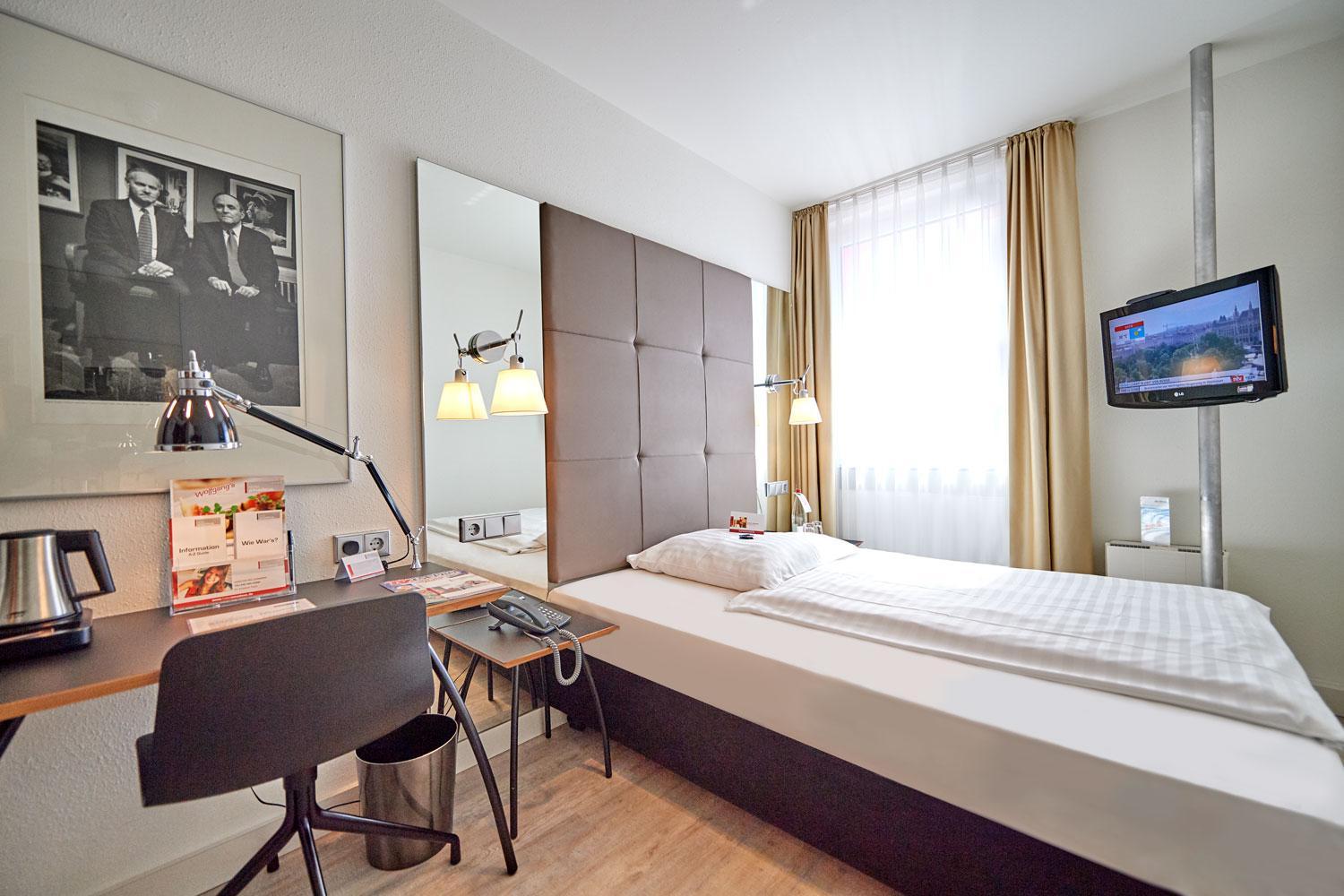 City, Standard, King Bed