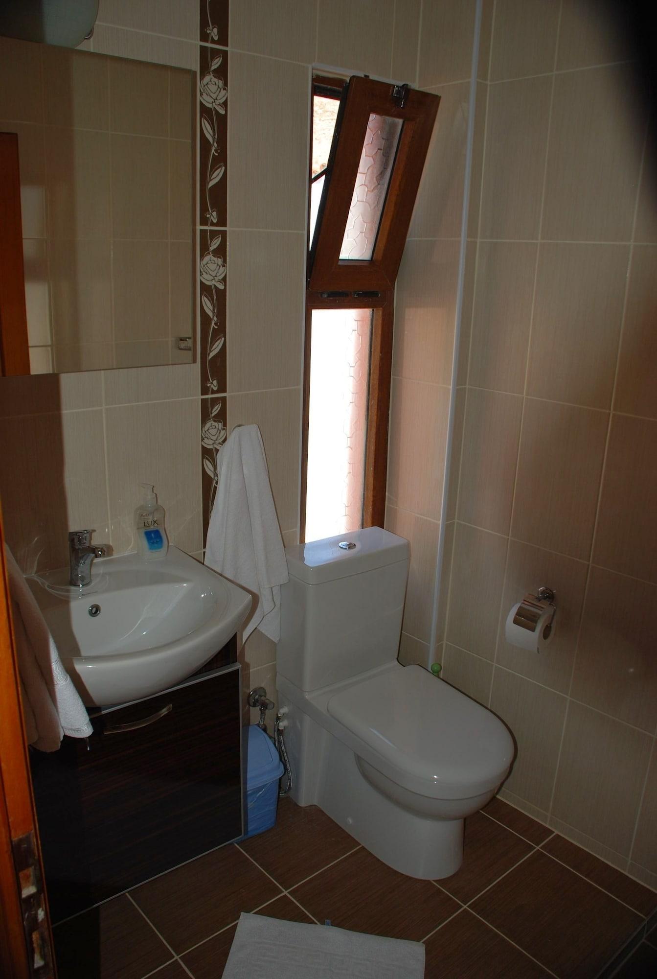 Yalcin Hotel 59/63