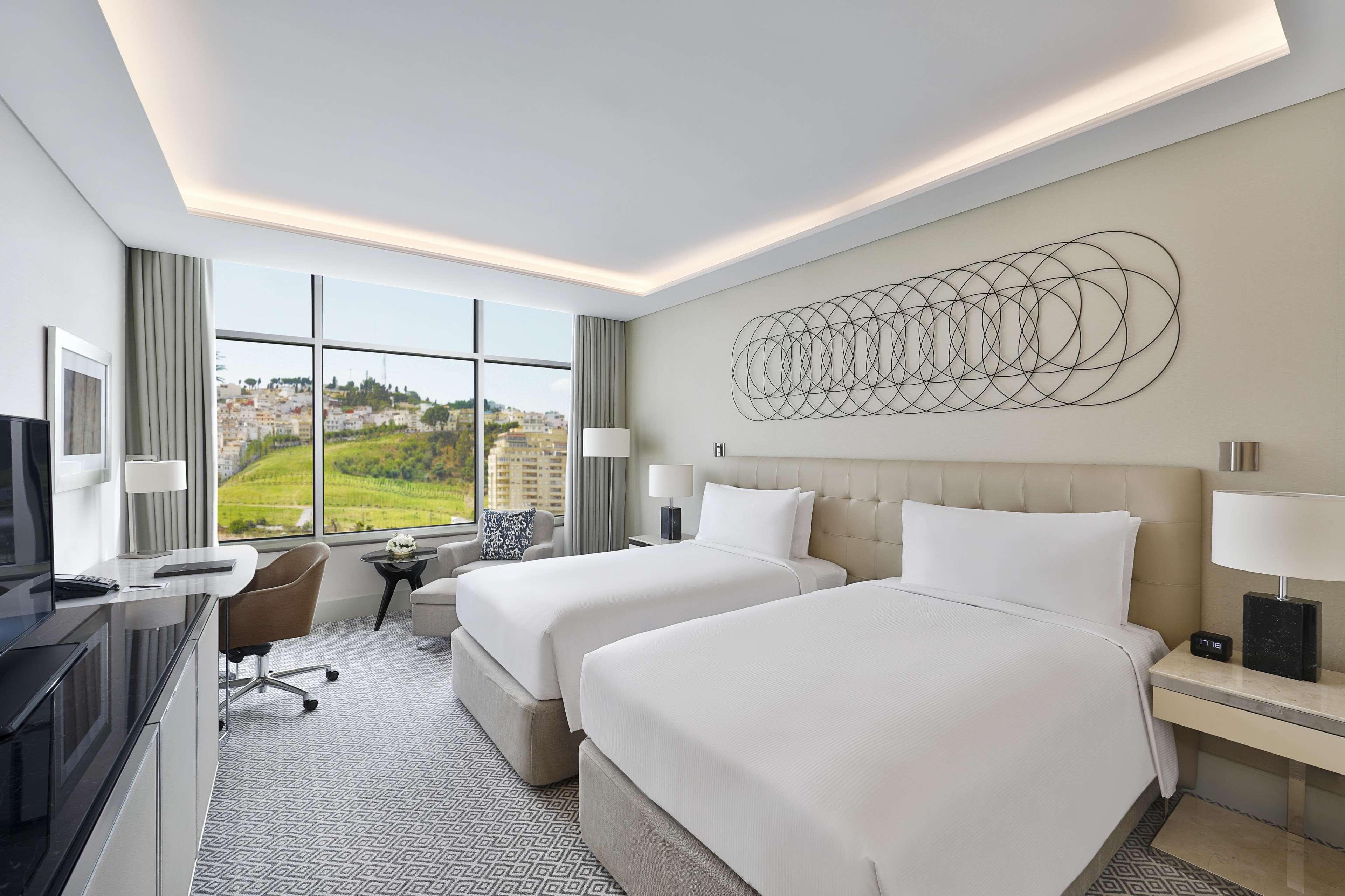ROOM, TWIN BEDS, EXECUTIVE LOUNGE ACCESS