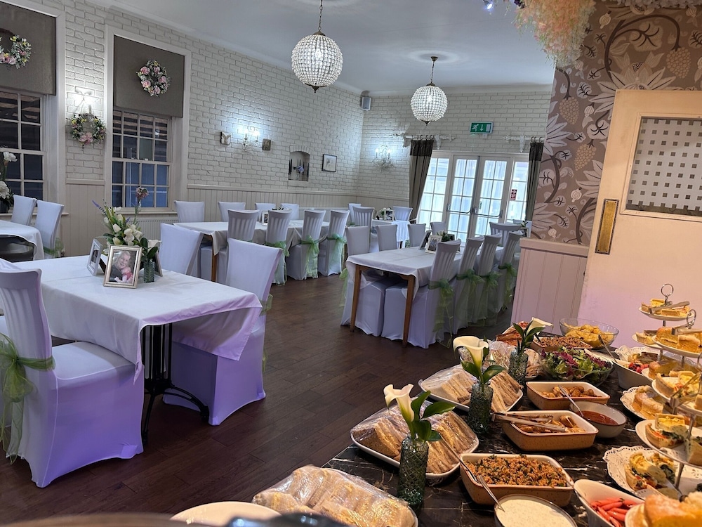 Pine Lodge Hotel & Restaurant Mansfield 32/48