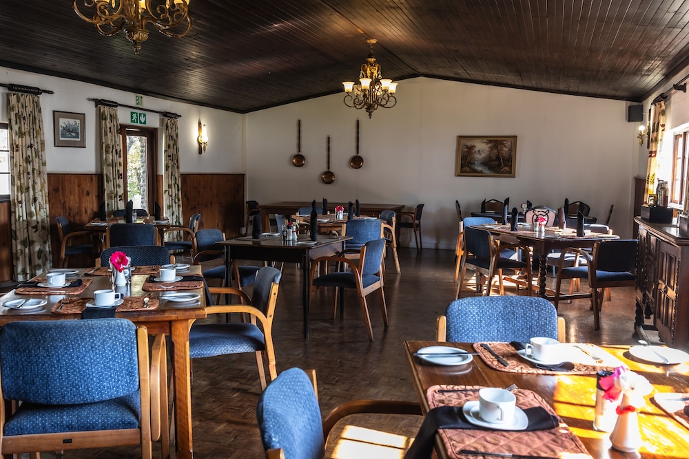 PREMIER HOTEL HIMEVILLE ARMS 28/50