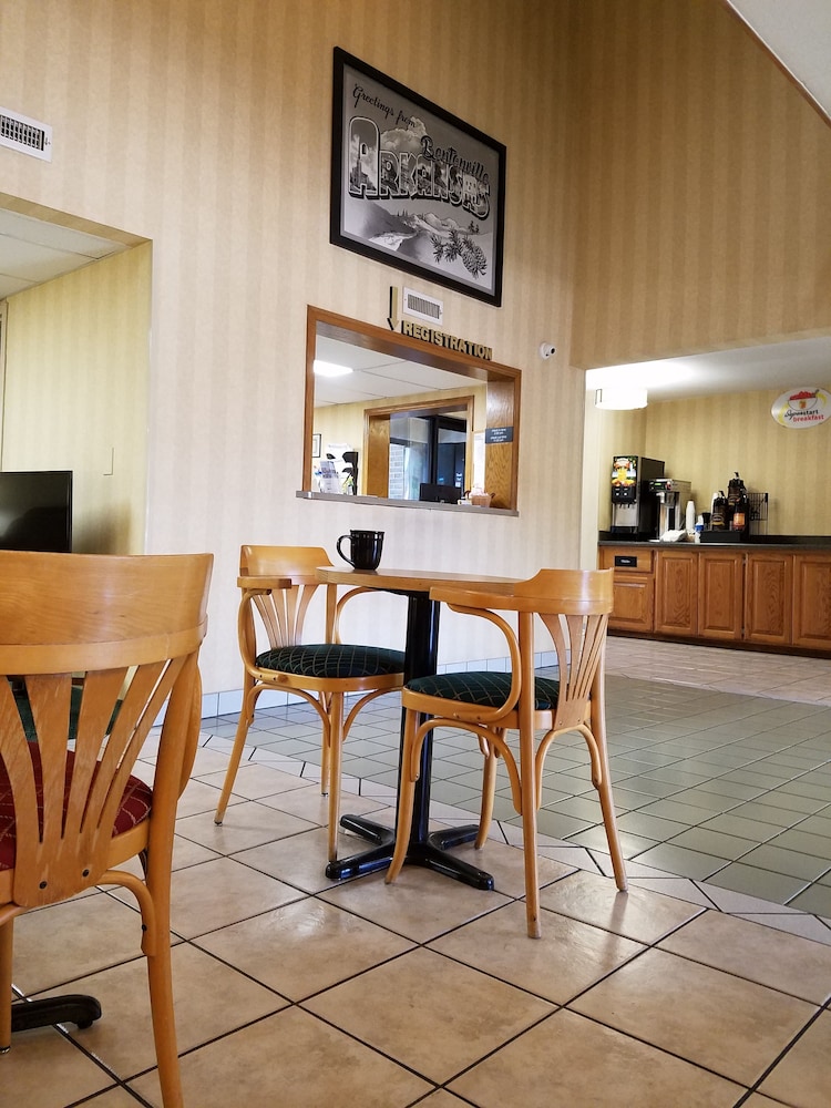 Super 8 By Wyndham Bentonville 44/59