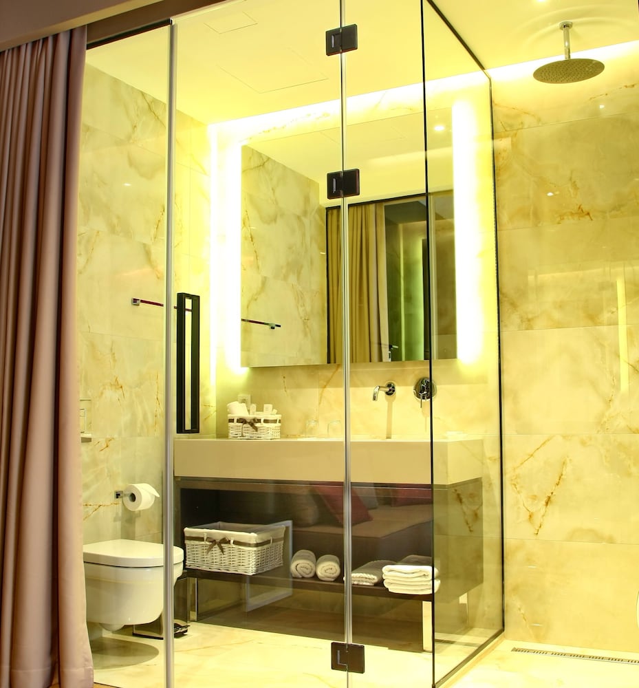 Maccani Luxury Suites 83/85
