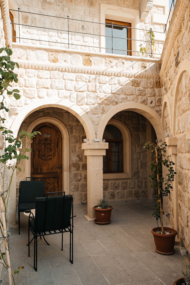 Vita Cave Suites 8/48