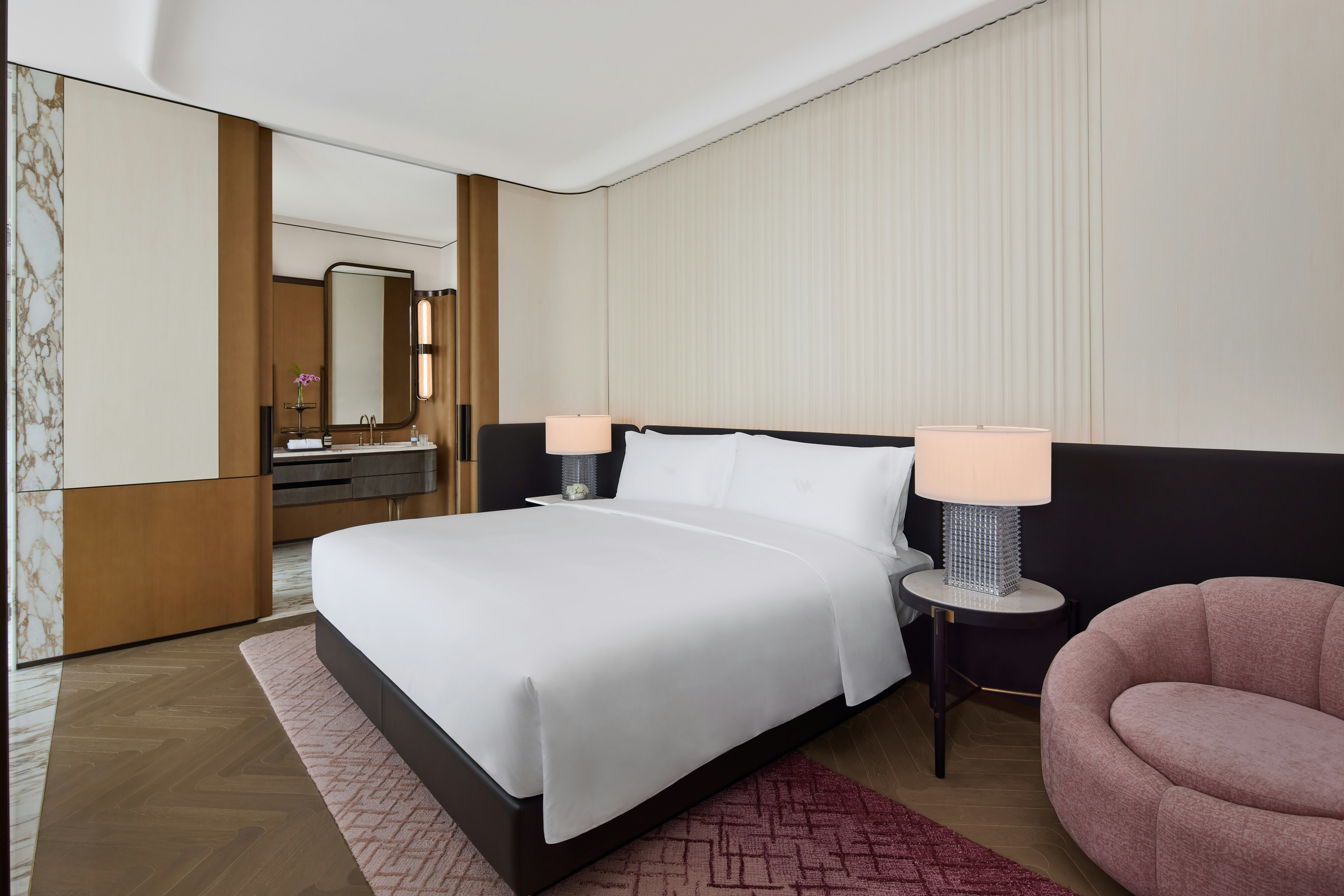 PREMIUM, SUITE, KING BED