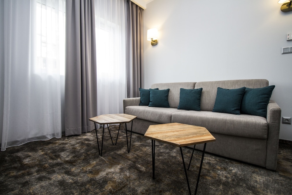 Best Western Plus Premium Inn 34/57