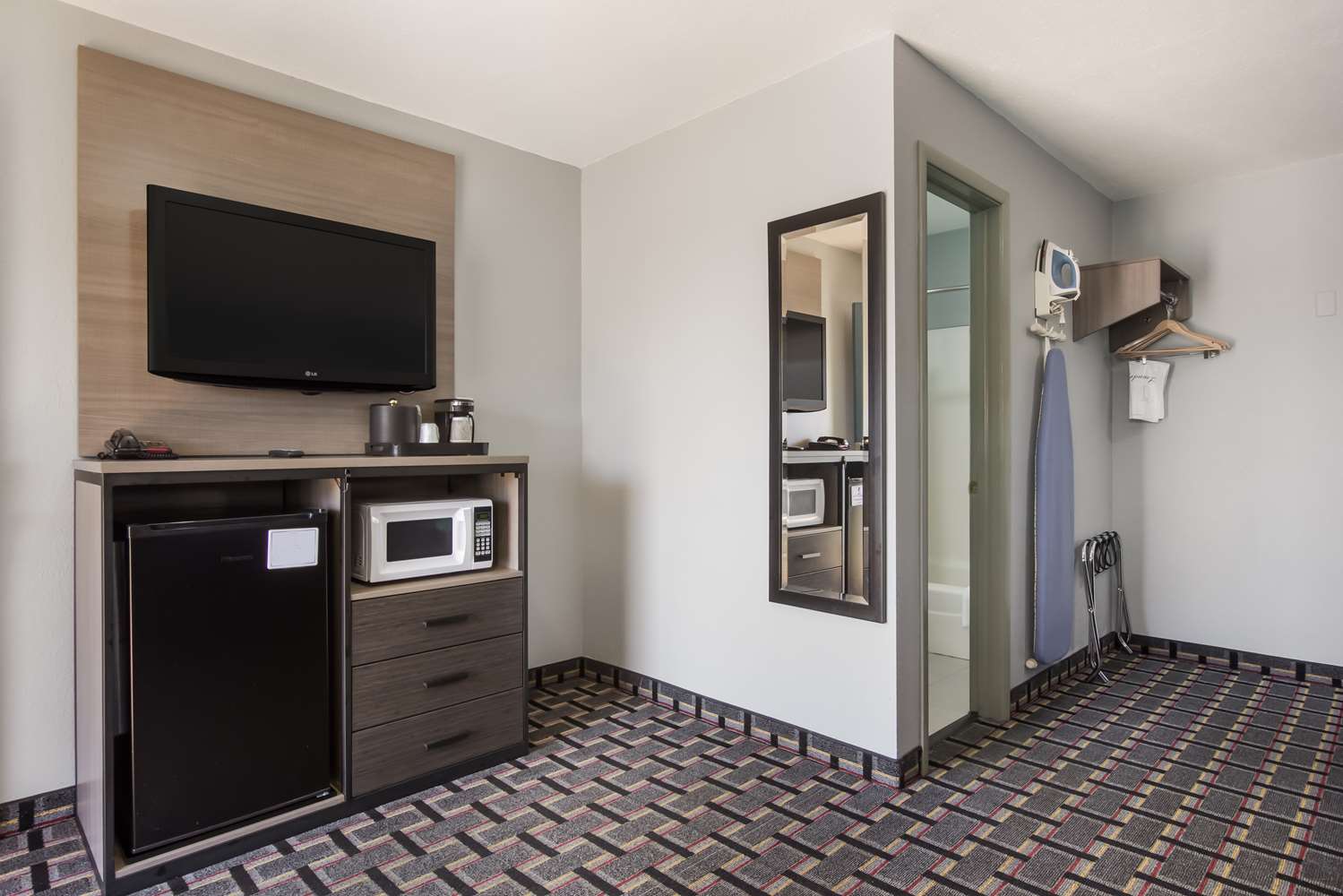 Knights Inn & Suites Salem, IN 21/29