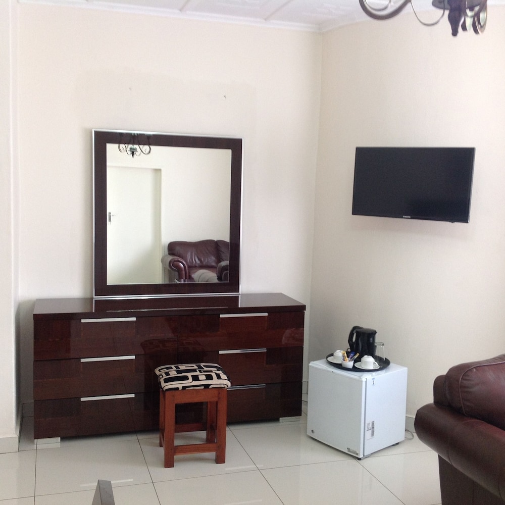 Cypress Executive Lodge 18/26