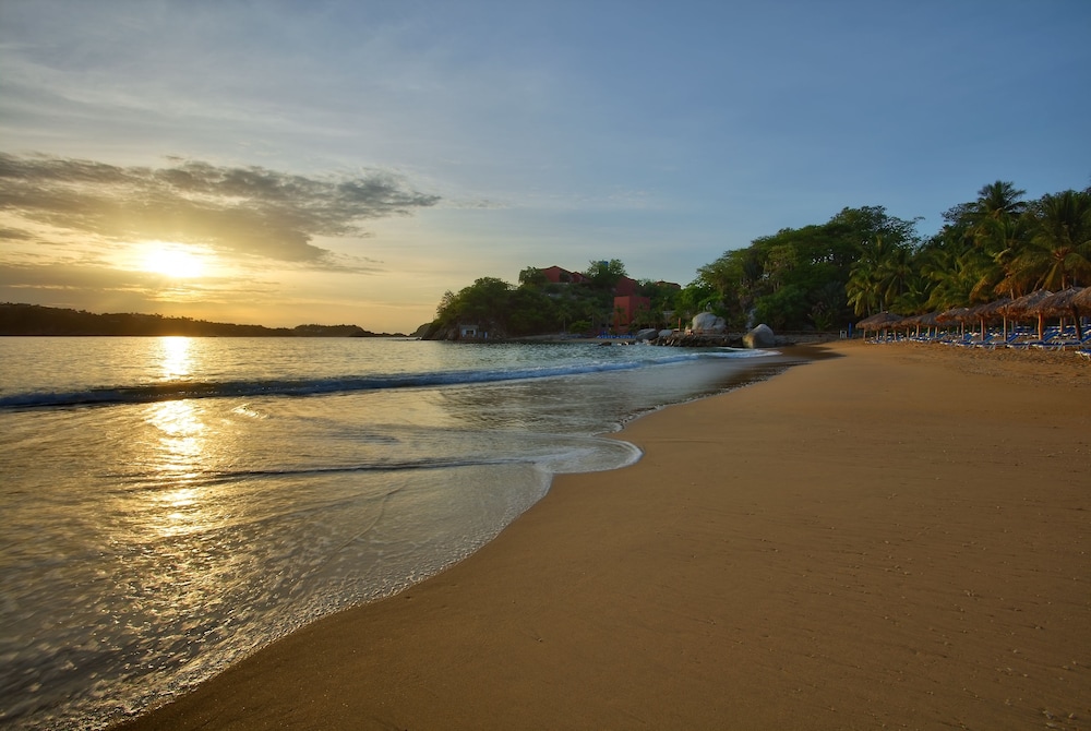 Las Brisas Huatulco 75/79
