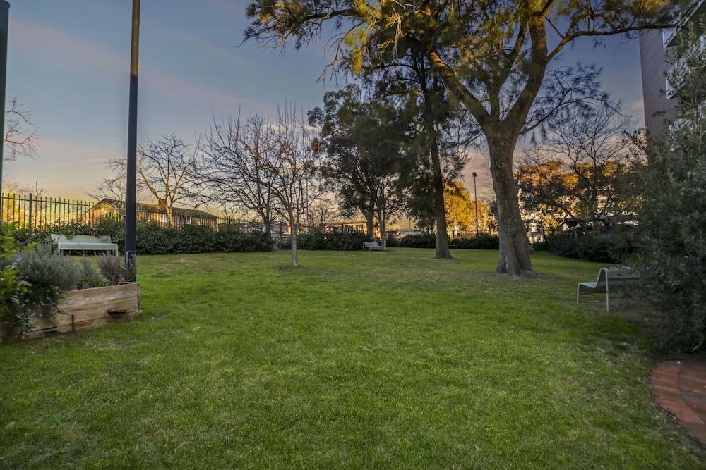 Canberra Accommodation Centre 57/63