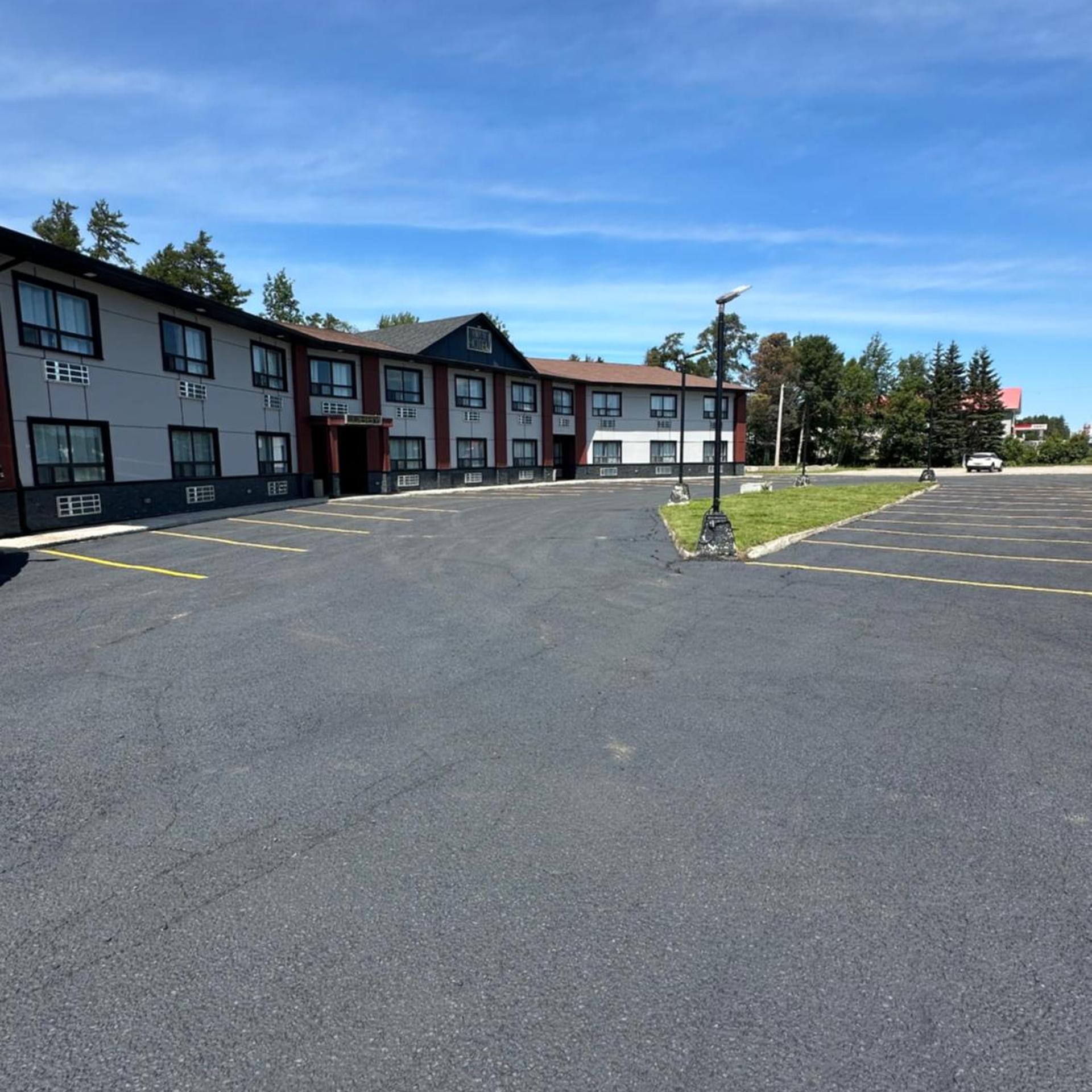 HWY 17 Hotel 41/50