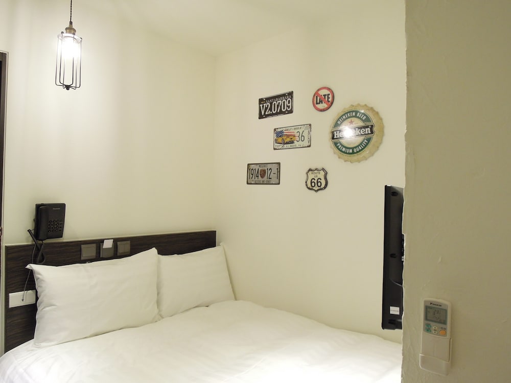ROOM, SINGLE, NO WINDOW