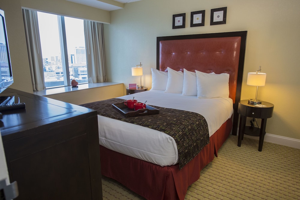 1 BEDROOM, SUITE