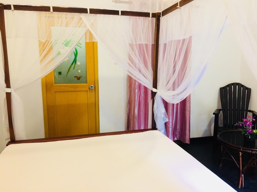 Damith Tourist Inn 25/44
