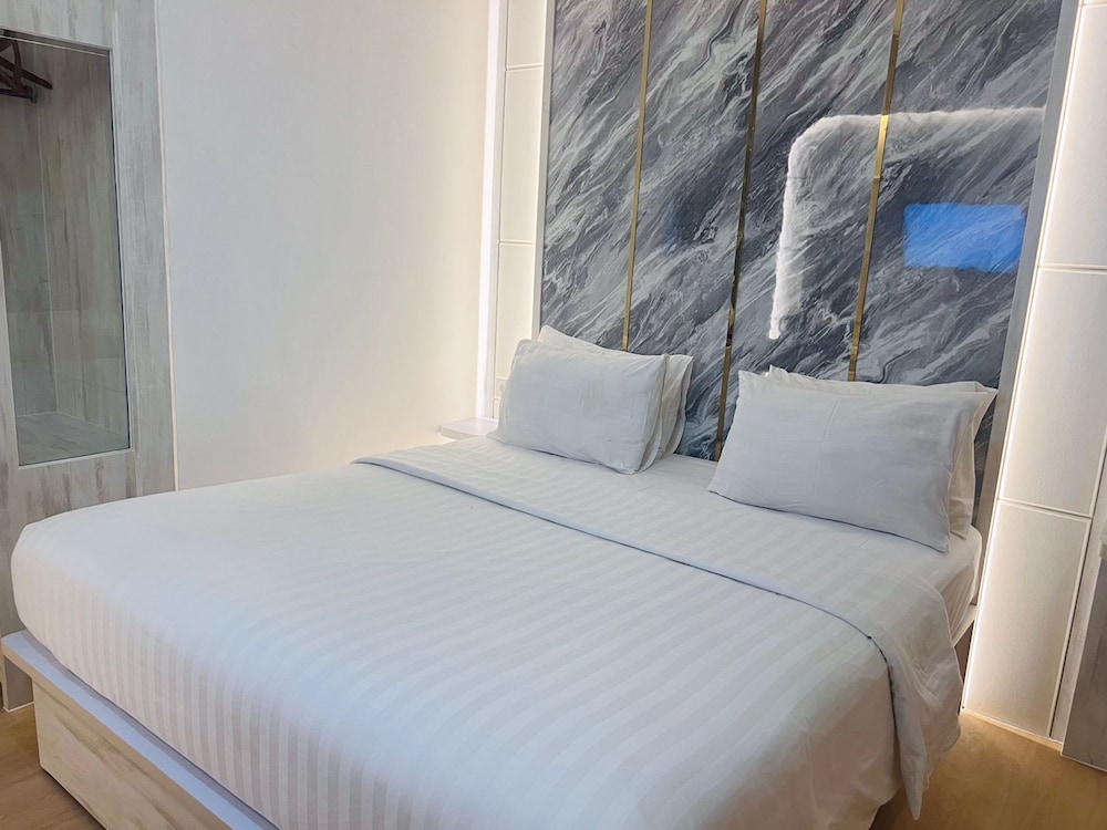 THE BELAGRI HOTEL AND CONVENTION 20/62