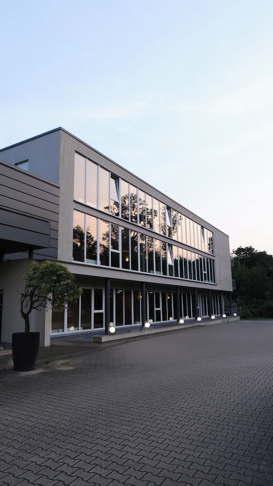 Ramada by Wyndham Duesseldorf Ratingen 8/60