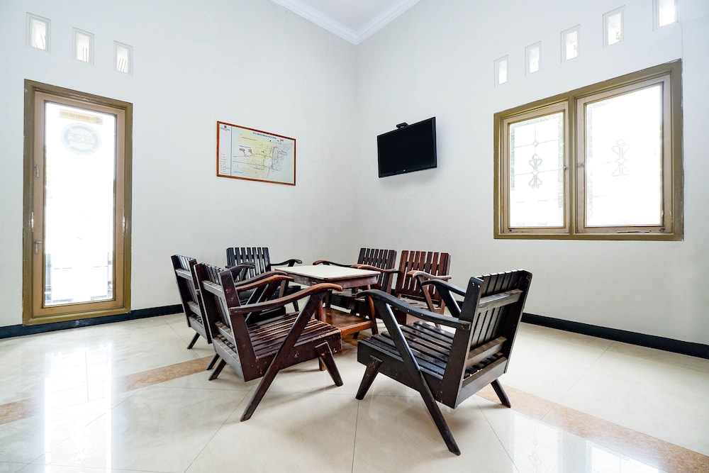 OYO 2436 Hotel Kencana 39/52