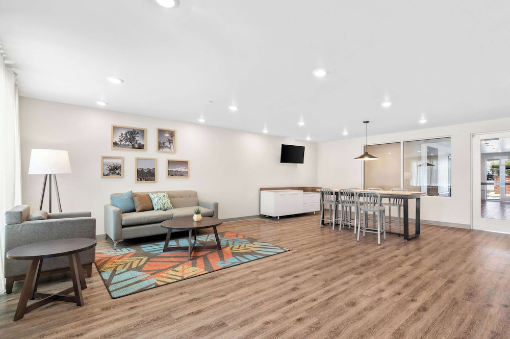WoodSpring Suites Indio - Coachella Valley 15/24