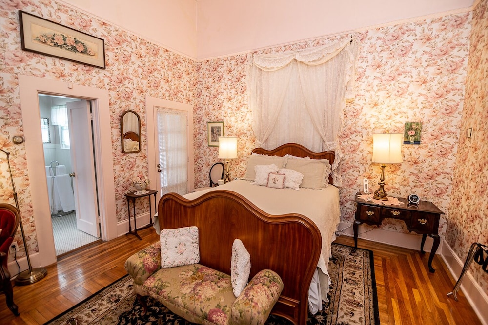 The Blenman House Inn 36/72