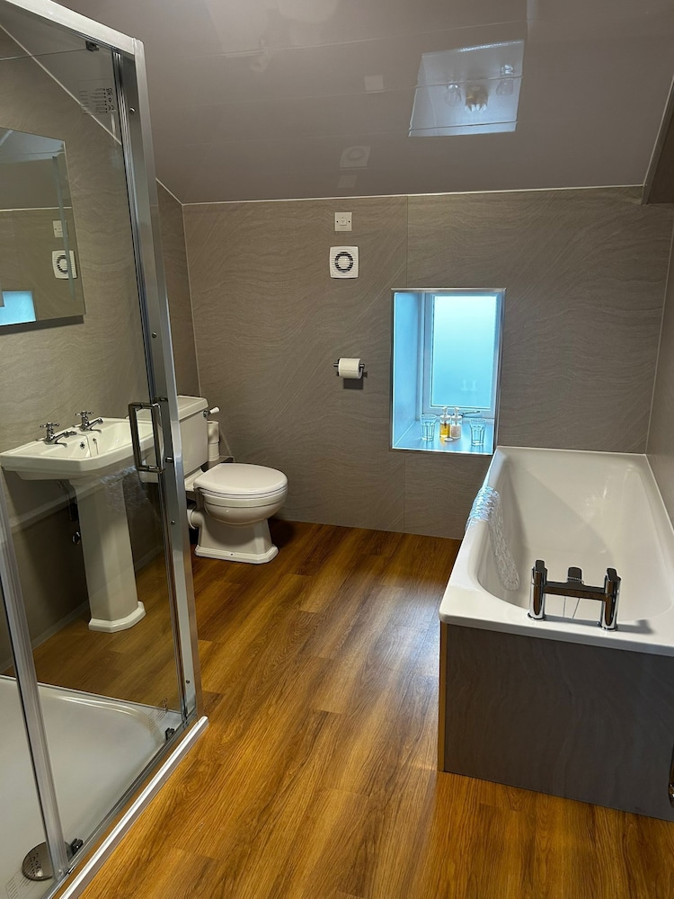 Chevin End Guest House 30/50