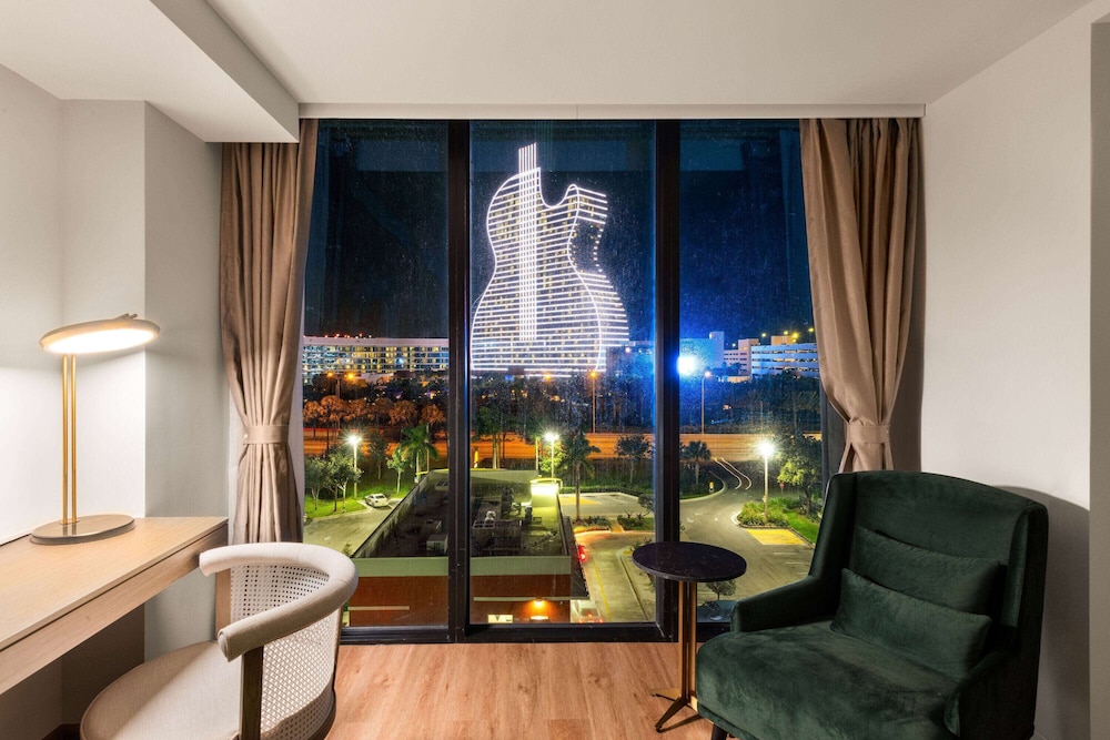 Dolce by Wyndham Hollywood 50/74