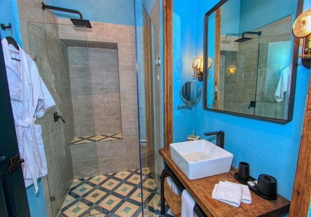 Antigua Trece Hotel Fusion 48/50