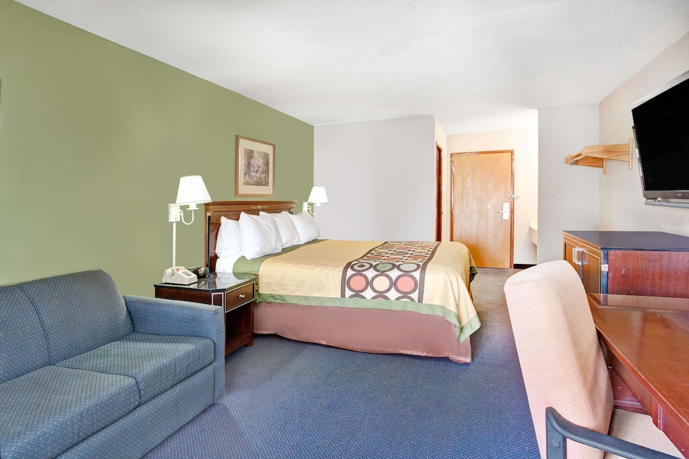 Super 8 by Wyndham West Memphis 5/13