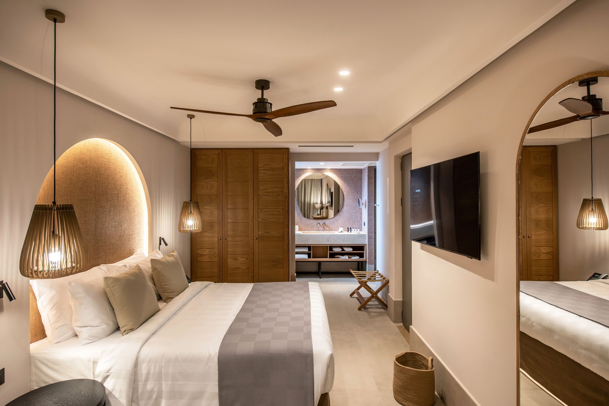 DOUBLE ROOM DELUXE