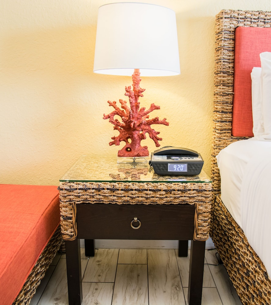 The Royal Inn Beach Hotel Hutchinson Island 32/66