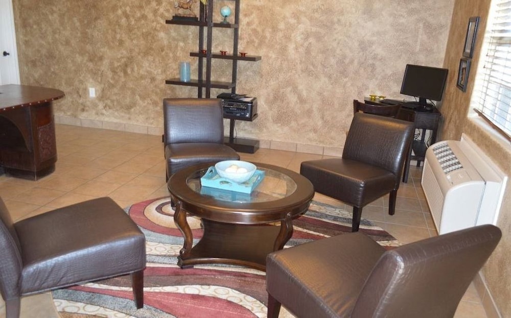 Econo Lodge Inn and Suites Colorado City, TX 38/47