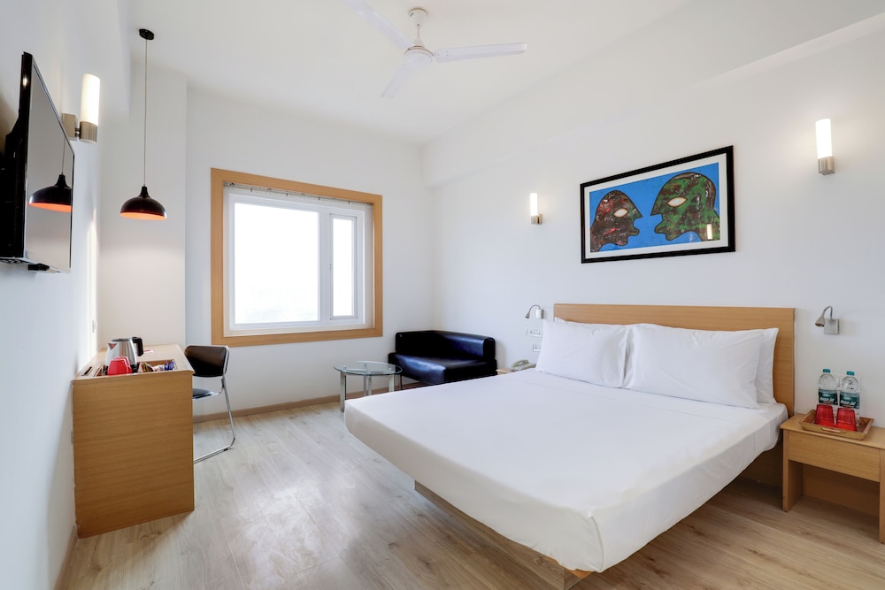 Red Fox Hotel Sector 60 Gurugram 13/62