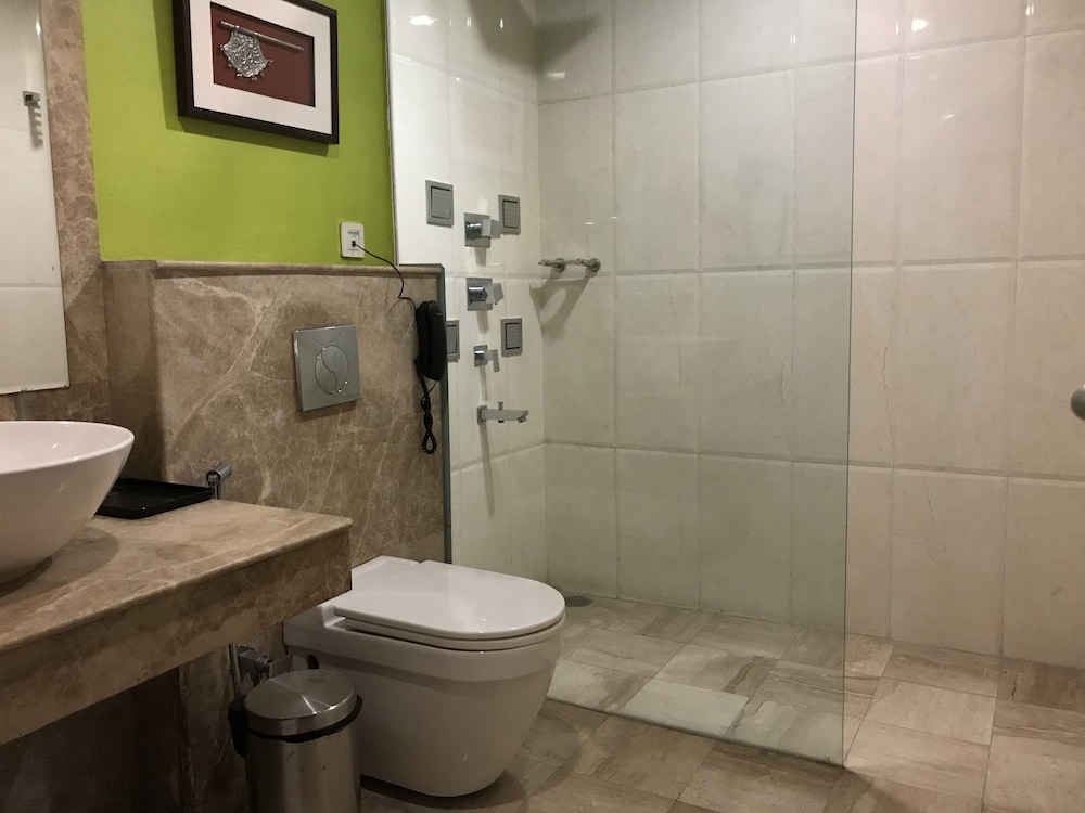 HOTEL LEVANA(FORMERLY BEST WESTERN PLUS LEVANA) 13/43