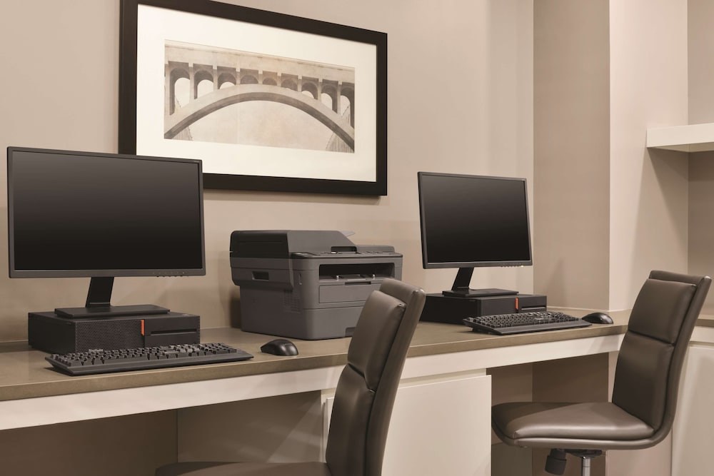 Country Inn and Suites By Radisson Belleville ON 37/49