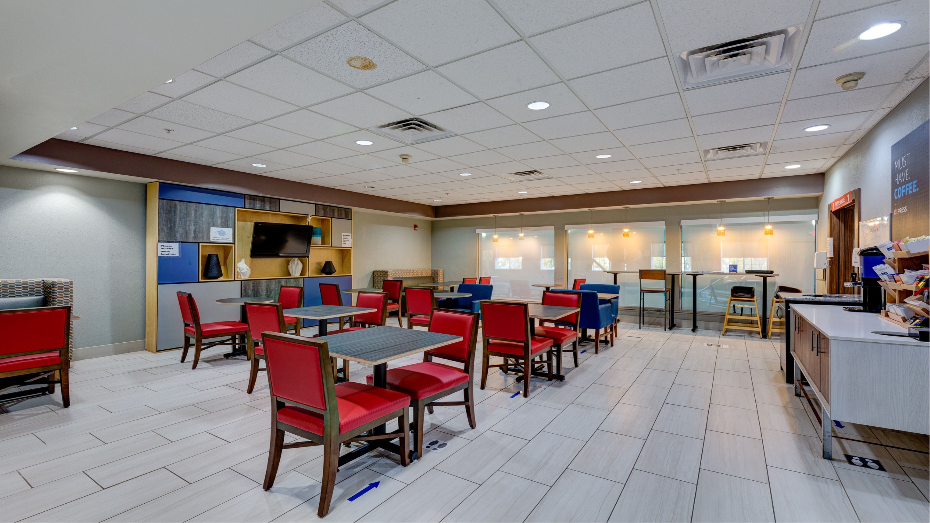 Holiday Inn Express Hotel Suites Ashtabula Geneva 21/24